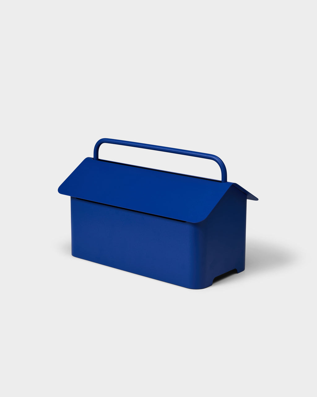 Ultra Marine Cable Villa cable box shown at a three-quarter angle in studio lighting, with lifted roof lid and carry handle